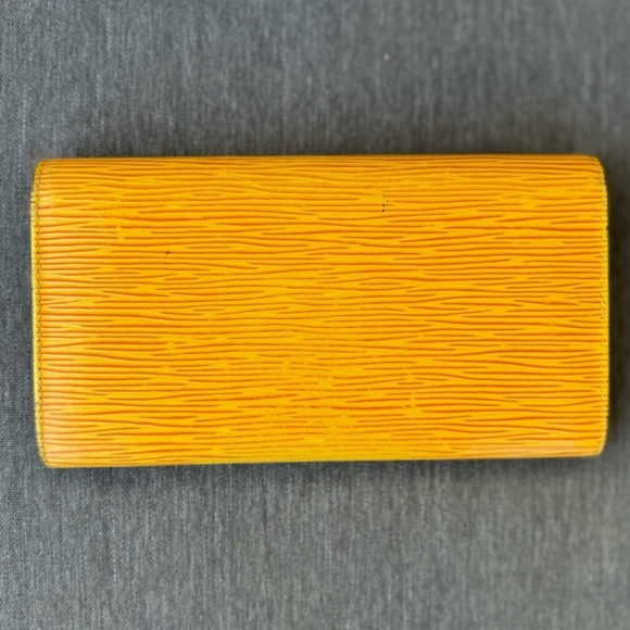 Louis Vuitton Epi long wallet - Picture 14 of 14